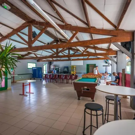 Mobil Avec Terrasse - 4 Personnes - Api-1-52-1165 * Saint-Rome-de-Tarn