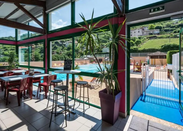 Mobil Avec Terrasse - 4 Personnes - Api-1-52-1165