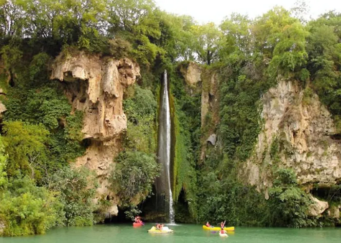 Mobil Avec Terrasse - 4 Personnes - Api-1-52-1165